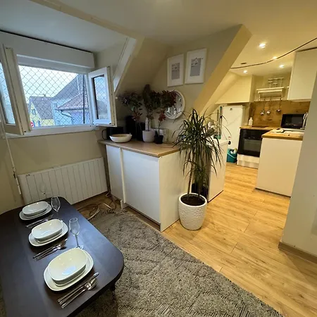 F1 Meuble Duplex Etage 1 Apartment *